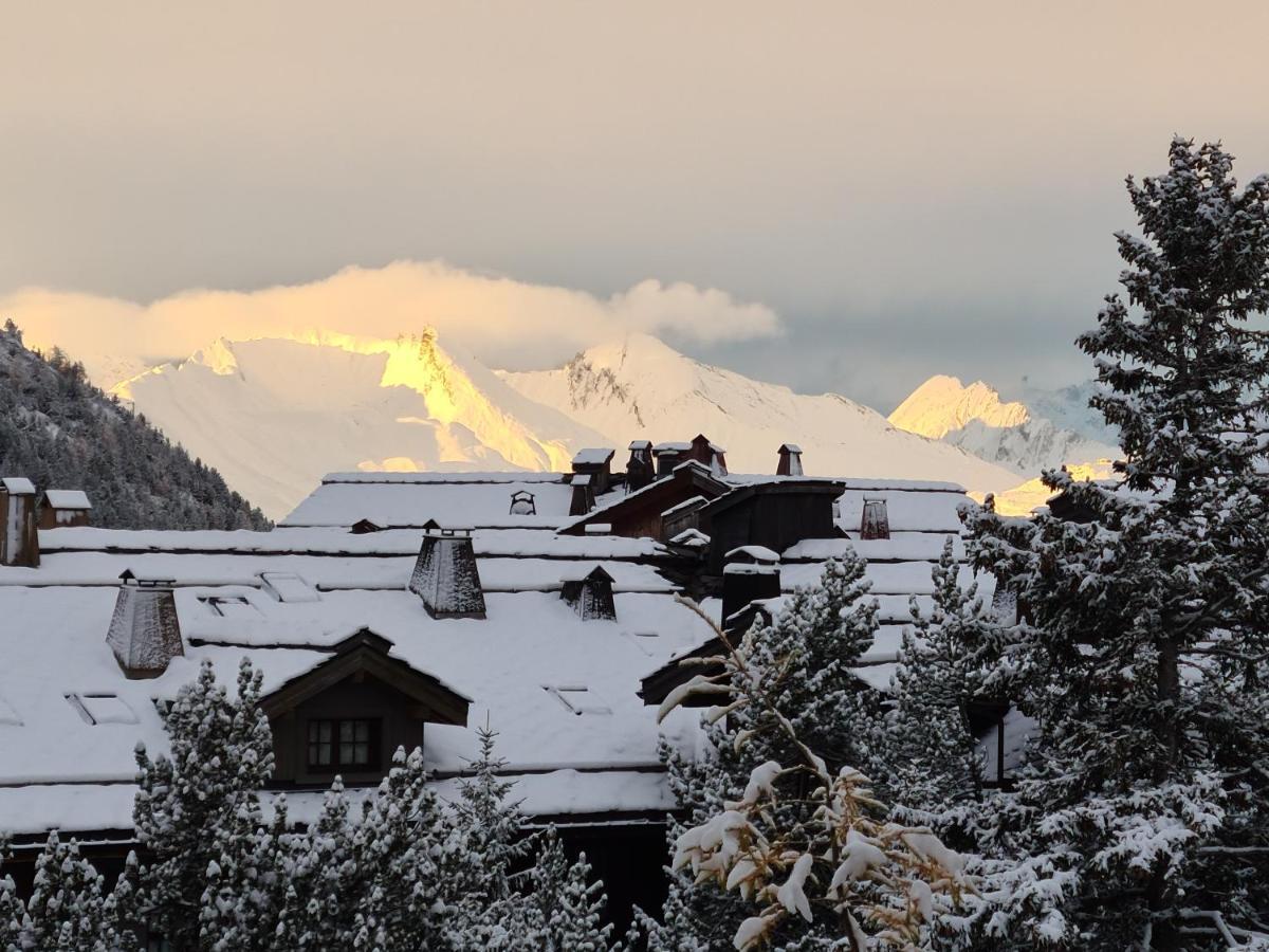 Arc 1950 Refuge du Montagnard: Ski-In/Ski-Out with Mont Blanc Views Apartment Les Arcs  Exterior photo