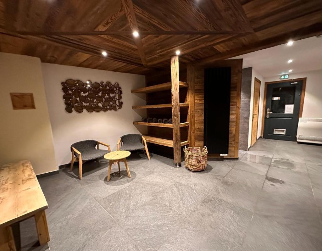 Arc 1950 Refuge du Montagnard: Ski-In/Ski-Out with Mont Blanc Views Les Arcs  Exterior photo